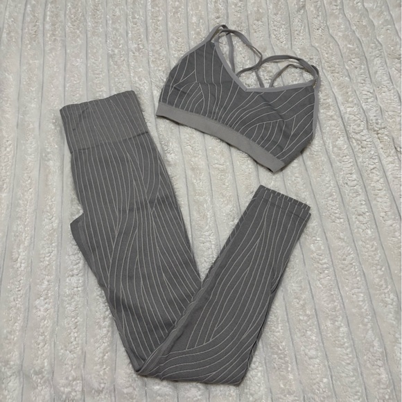 Fabletics Gray Striped Leggings and Sports Bra Set - Picture 2 of 3